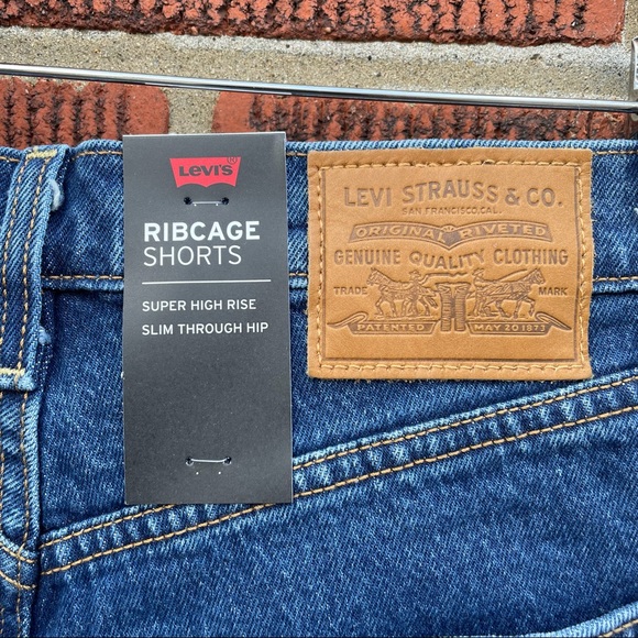 🆕 Levi’s Ribcage High Rise Distressed Denim Short - Picture 5 of 15
